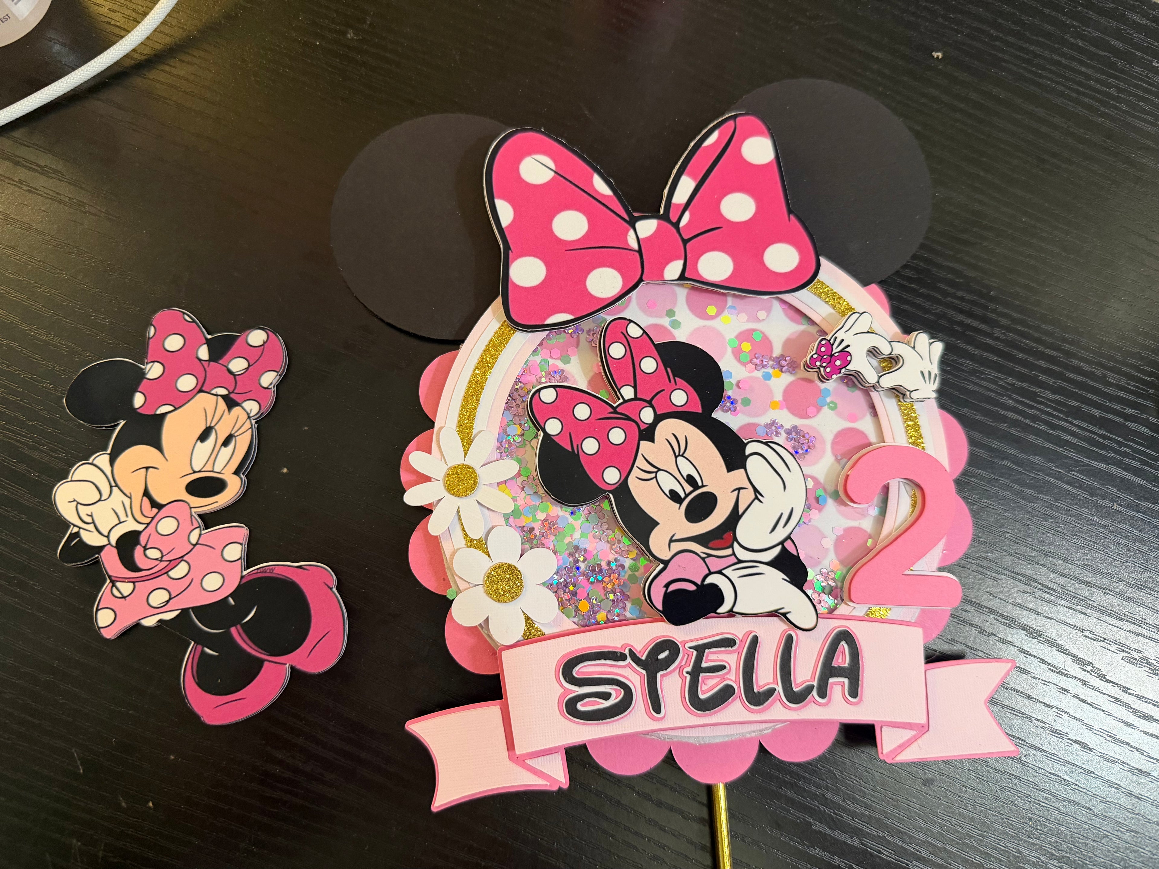 Minnie Mouse shaker cake topper