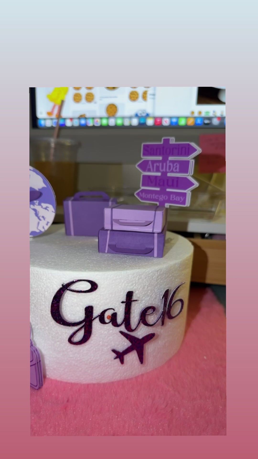 Travel caketopper